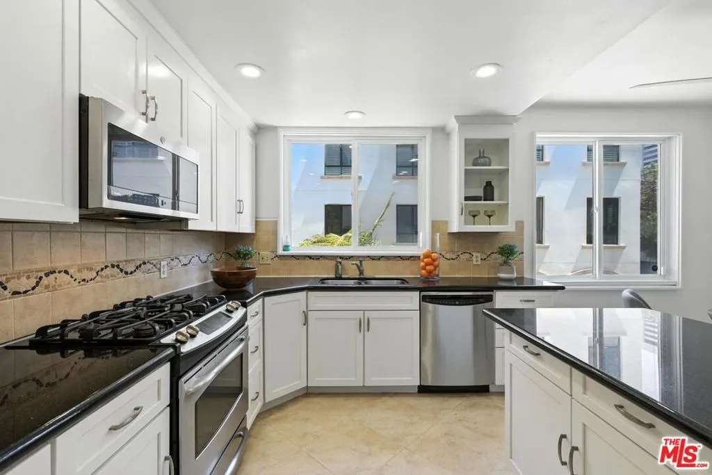 1520 Camden Avenue 103, Los Angeles, California 90025 home-pic-9